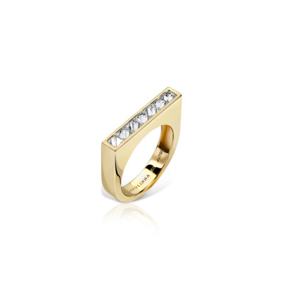 Yellow gold band ring featuring a single row of diamonds set in a rectangular design.