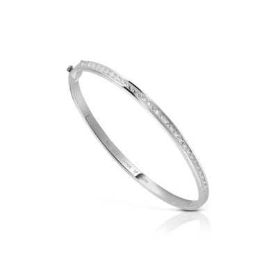 Extra slim bangle bracelet featuring a single row of diamonds set in white gold.