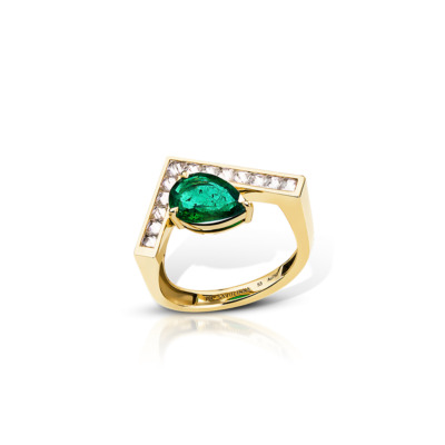Gold ring featuring a pear-shaped emerald and clear stones in a geometric design.